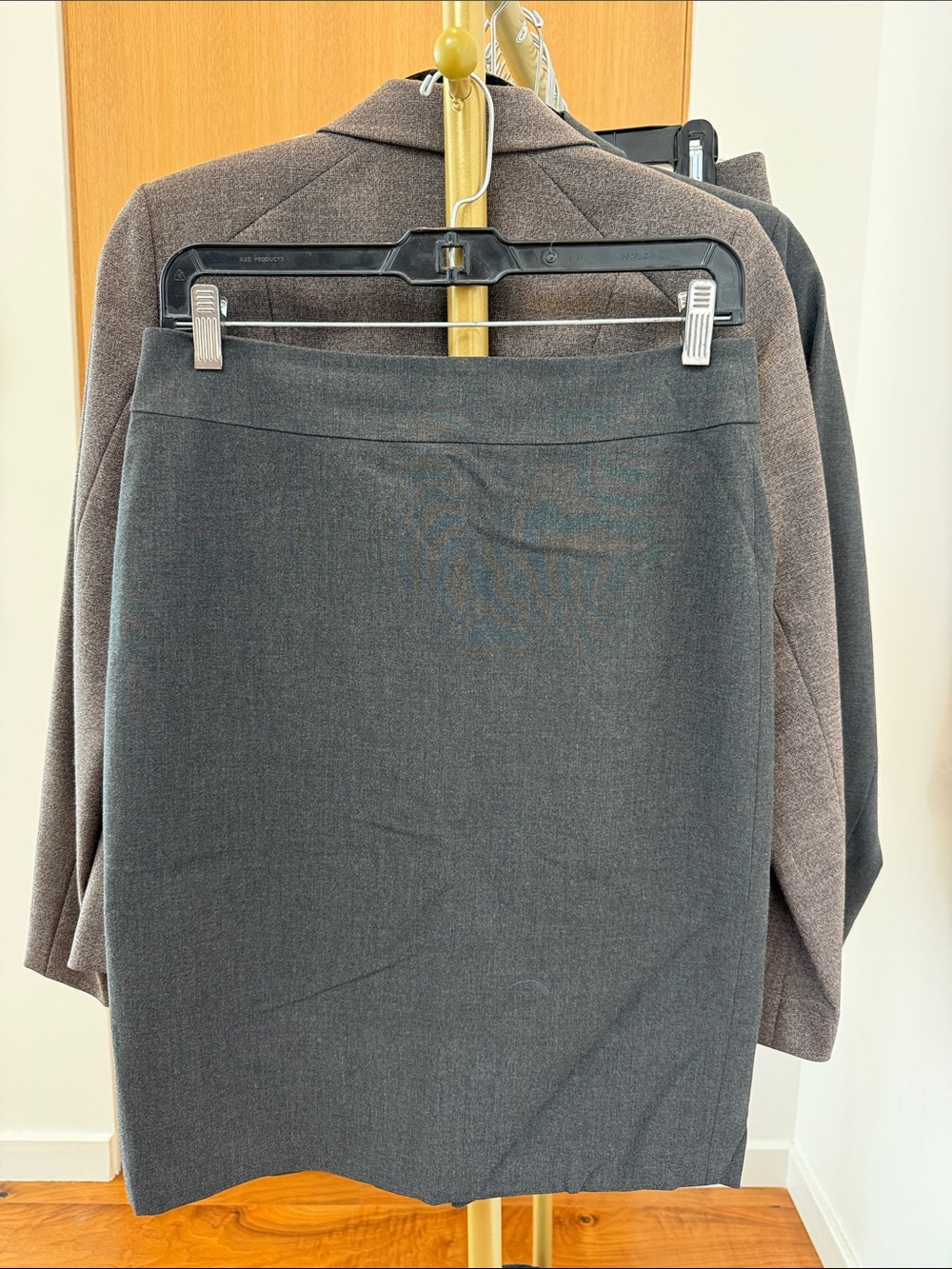 Ann Taylor Gray Tailored One-Button Blazer and Skirt Suit Set - Picture 7 of 9